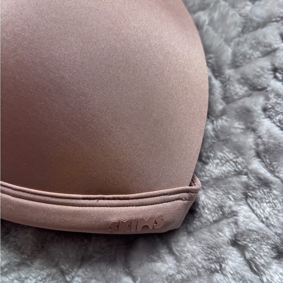 NWT SKIMS WIRELESS FORM TRIANGLE FRONT CLOSE SUPER PUSH-UP BRA - Picture 5 of 8